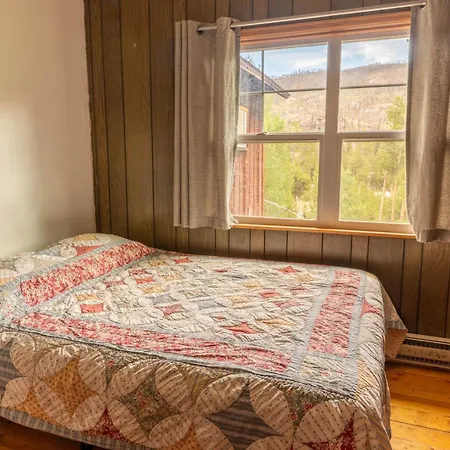 Shadowcliff Mountain Lodge & Retreat Center-3
